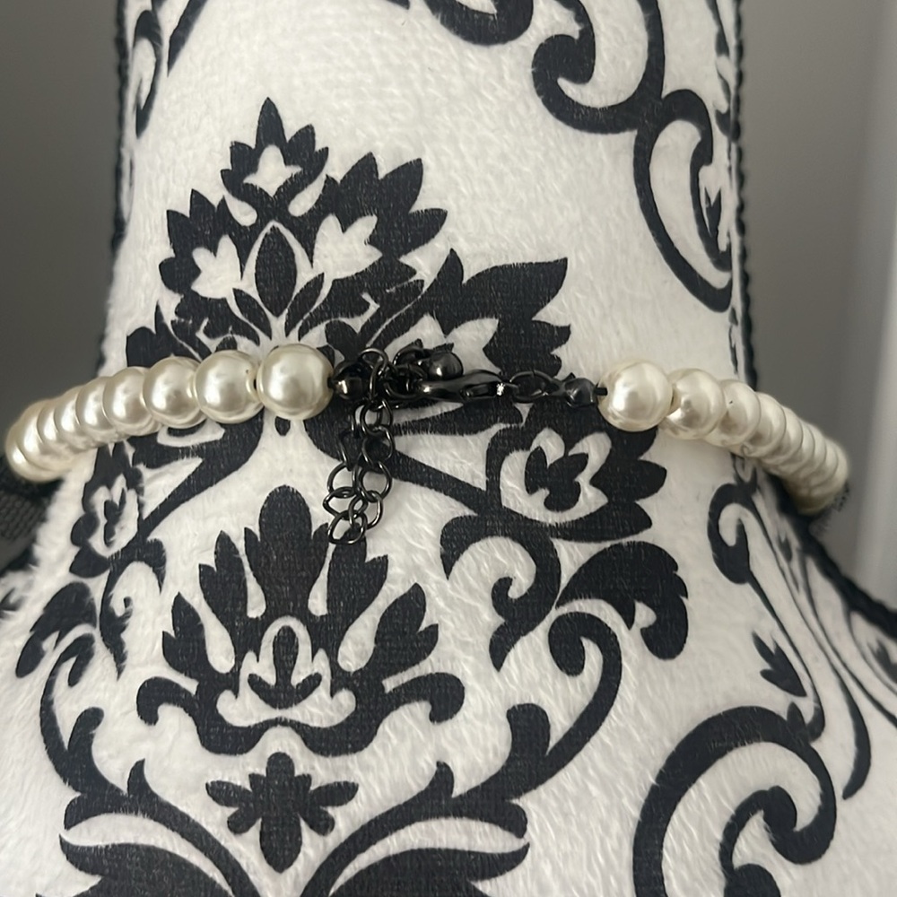 Black pearl lace, and metal necklace - Picture 3 of 3